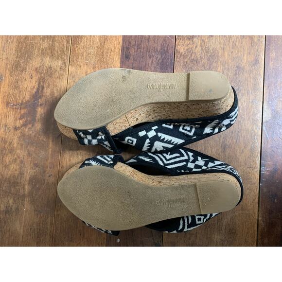 Women’s Minnetonka Black and White Fabric Sandals / Wedges Size 8 Aztec Western - Picture 5 of 11